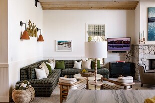 14606 S Shore Dr in Truckee, CA - Building Photo