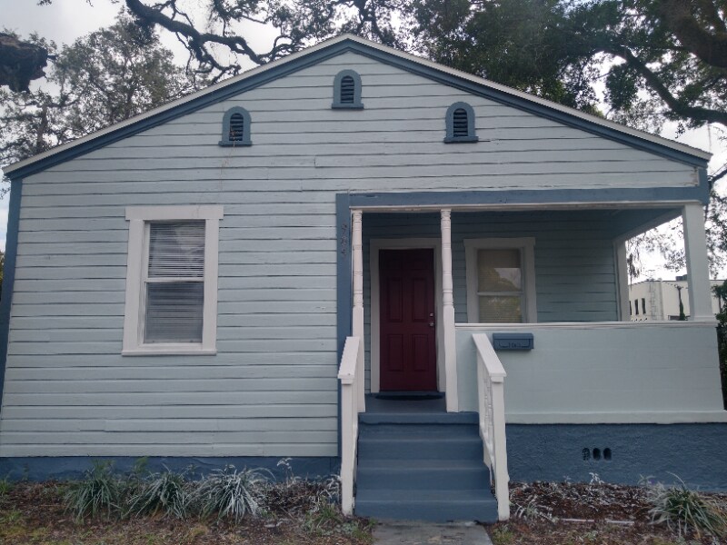 905 E Osborne Ave in Tampa, FL - Building Photo