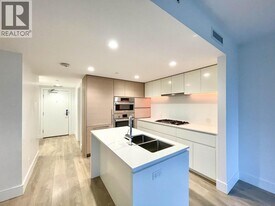 6900 Pearson Wy in Richmond, BC - Building Photo