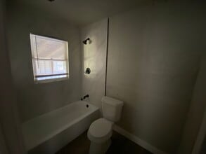 611 W Cherry St in Okemah, OK - Building Photo - Building Photo