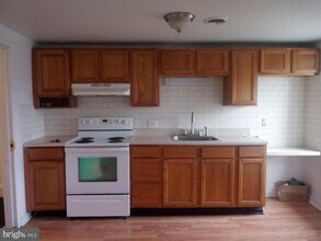 10 S Main St-Unit -B in Smyrna, DE - Foto de edificio - Building Photo