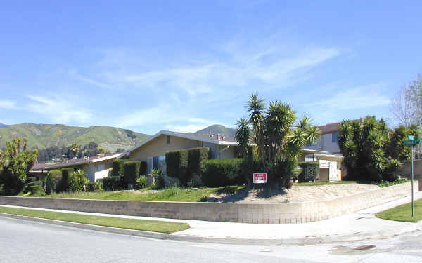 1340 Yucca Dr in San Bernardino, CA - Foto de edificio - Building Photo