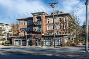 3262-3266 St Johns St in Port Moody, BC - Building Photo