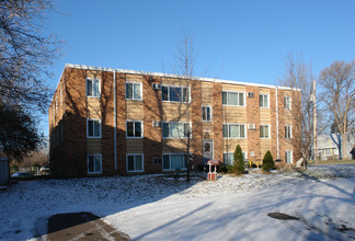 3923 Lookout Pl in Columbia Heights, MN - Building Photo - Building Photo