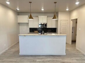 7043 40th St in Lubbock, TX - Foto de edificio - Building Photo