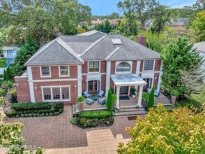 13 Valley Forge Rd in Eatontown, NJ - Foto de edificio - Building Photo