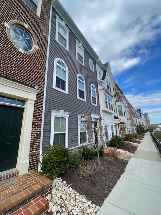 13140 Hawkeye Alley in Clarksburg, MD - Building Photo