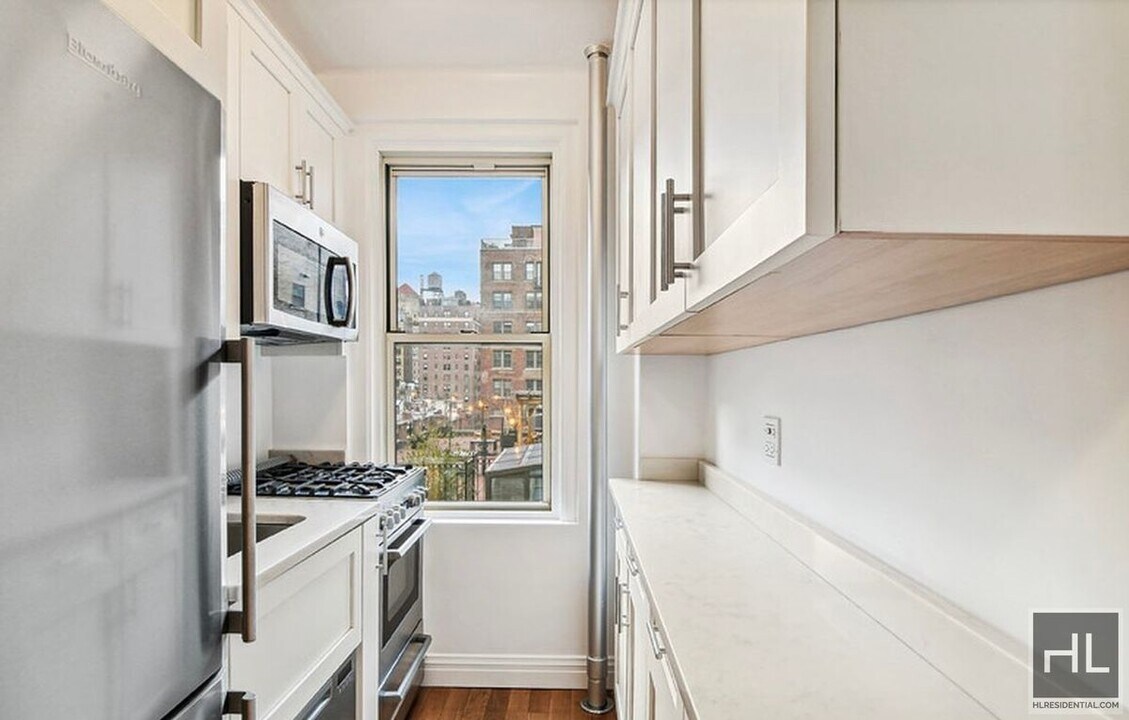 EAST 10 STREET in New York, NY - Building Photo