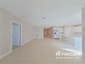 232 Garnet Ave in Kissimmee, FL - Foto de edificio - Building Photo