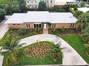 228 Flagler Ln in West Palm Beach, FL - Foto de edificio - Building Photo