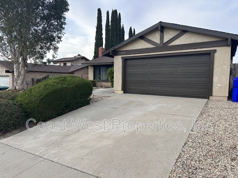 6570 Oakridge Rd in San Diego, CA - Building Photo