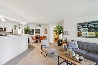 Steeplechase Apartments | Specials Available in Bloomington, IN - Foto de edificio - Building Photo