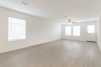 1717 Crossbill St in Forney, TX - Foto de edificio - Building Photo