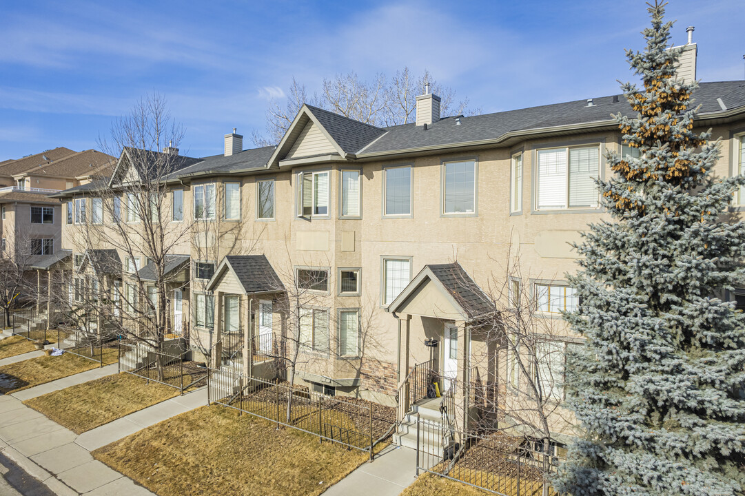 168 153 Av SE in Calgary, AB - Building Photo