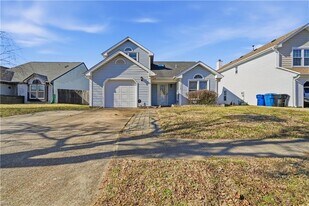 1329 Thamesford Dr in Virginia Beach, VA - Building Photo