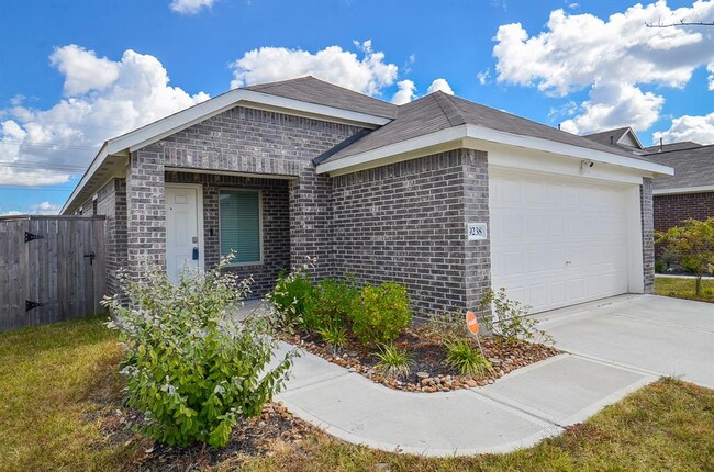 9238 Burnet Flds Dr in Baytown, TX - Building Photo - Building Photo