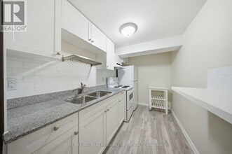 15 Christie Crescent in Barrie, ON - Building Photo - Building Photo