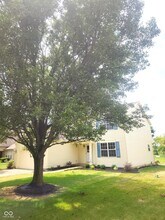 924 Thornwood Dr in Greenwood, IN - Building Photo - Building Photo