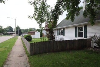 2223 E Lourdes Dr in Appleton, WI - Building Photo - Building Photo