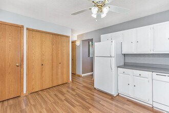 1930 Center St W in Rochester, MN - Building Photo - Building Photo