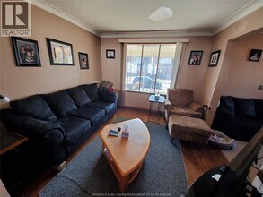 1102 HALL in Windsor, ON - Foto de edificio - Building Photo