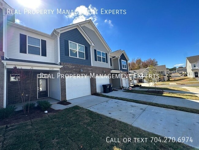 13123 Cottage Crst Ln in Charlotte, NC - Building Photo - Building Photo