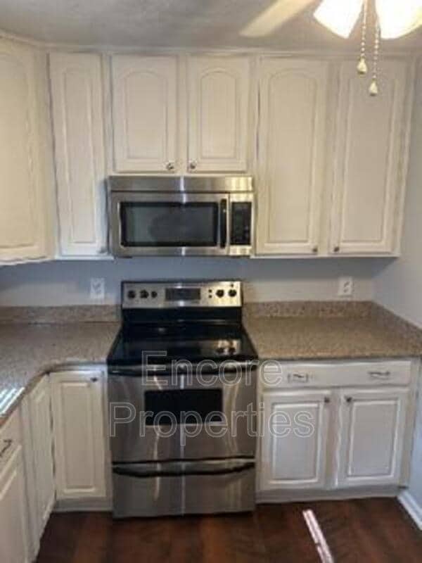 6555 English Oaks Dr in Raleigh, NC - Foto de edificio - Building Photo