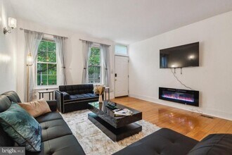 1124 Christian St in Philadelphia, PA - Building Photo - Building Photo