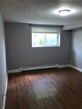 380 Erb St. W in Waterloo, ON - Building Photo - Building Photo