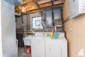 845 N Hoyne Ave, Unit 2 in Chicago, IL - Building Photo - Building Photo