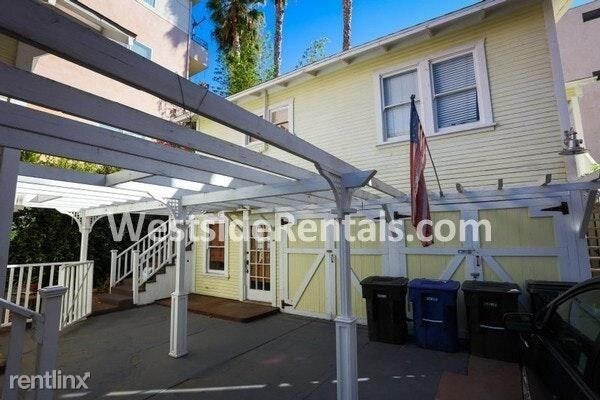 918 Palm Ave in West Hollywood, CA - Building Photo