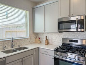 31922 Abington Vlg Wy in Hockley, TX - Foto de edificio - Building Photo