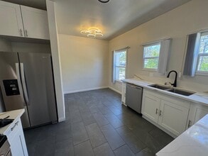 467 N Orange Grove Ave in Los Angeles, CA - Building Photo - Building Photo