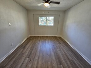 307 Hildred Ave in Conroe, TX - Building Photo - Building Photo