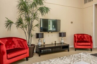 Villas de las Colinas 4 in Atlanta, GA - Building Photo - Building Photo
