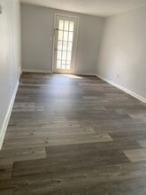 61 Engelke Ave, Unit Upper in Huntington Station, NY - Building Photo - Building Photo