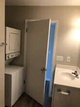 3370 Winston Dr, Unit #4 in Bettendorf, IA - Foto de edificio - Building Photo