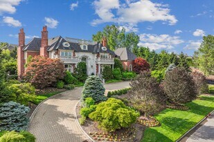 116 Truman Dr in Cresskill, NJ - Building Photo