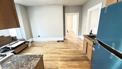 31 Ridgeway St in Lynn, MA - Foto de edificio - Building Photo