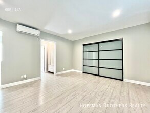 400 S Mariposa Ave in Los Angeles, CA - Building Photo - Building Photo