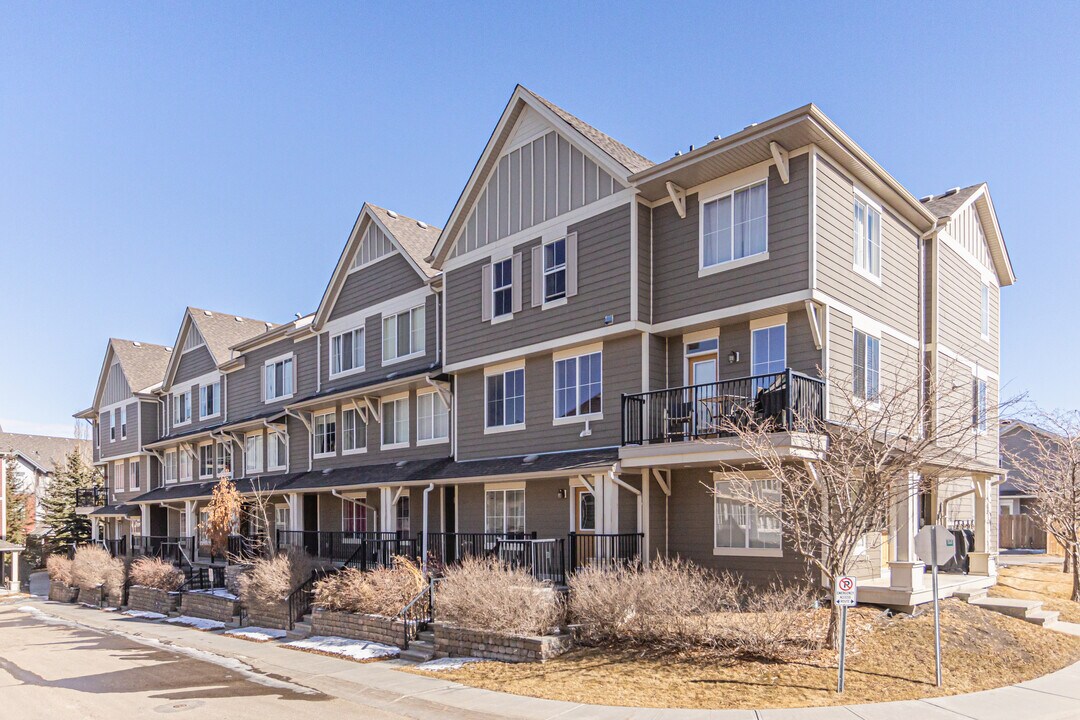 Sandstone At Walker Lake Station in Edmonton, AB - Building Photo