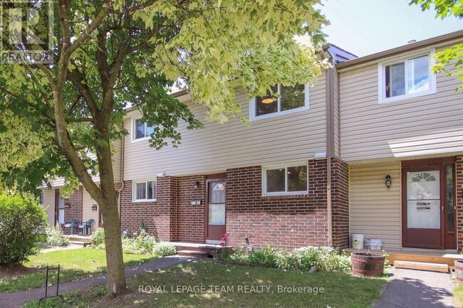 property at 1427-1427 Palmerston Dr