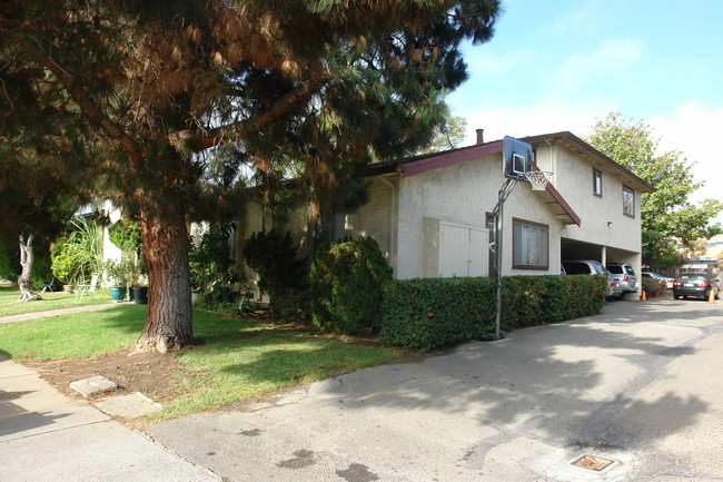 1533 Moorpark Ave in San Jose, CA - Foto de edificio - Building Photo