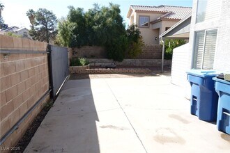 8015 S Counterpoint Ln in Las Vegas, NV - Building Photo - Building Photo