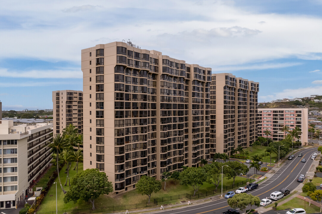 Country Club Plaza in Honolulu, HI - Building Photo