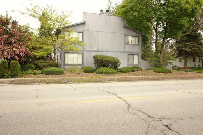 602-614 E 42nd Ave in Spokane, WA - Foto de edificio - Building Photo