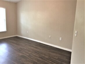 837 Greenbelt Cir in Brandon, FL - Building Photo - Building Photo