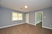 7311 Bridle Path Dr in Houston, TX - Building Photo - Building Photo