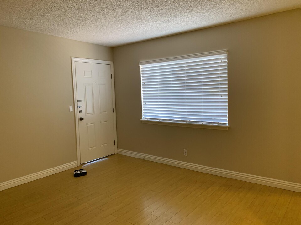 4280 Tara Ave-Unit -1 in Las Vegas, NV - Building Photo