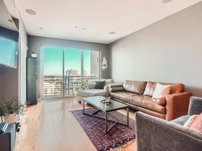 333 W Trade St, Unit 1004 in Charlotte, NC - Building Photo - Building Photo